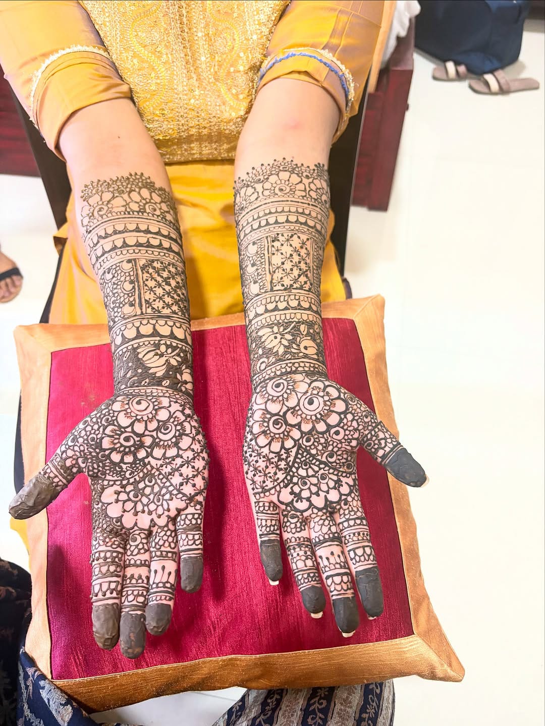 Front Hand Mehandi Design